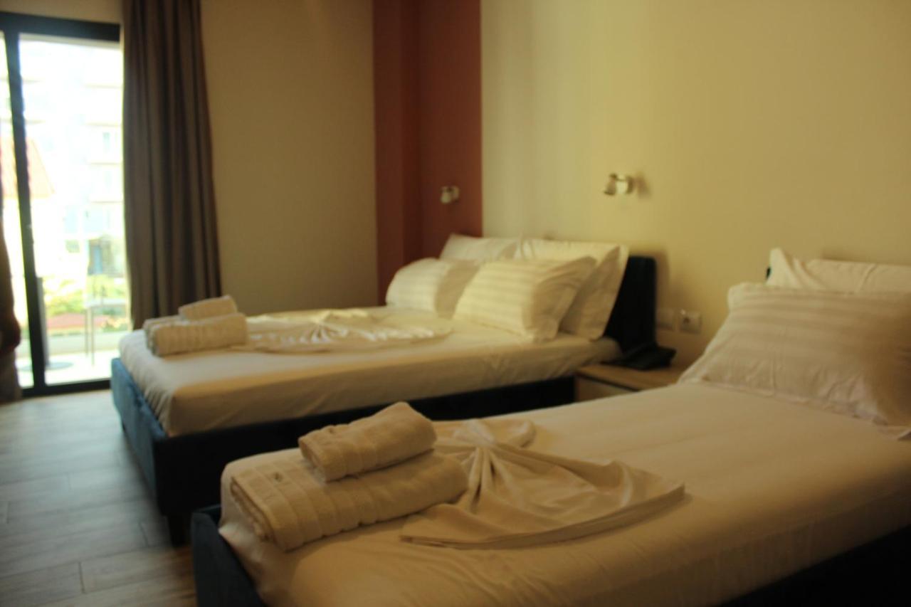 Hotel Triumf Shëngjin Extérieur photo