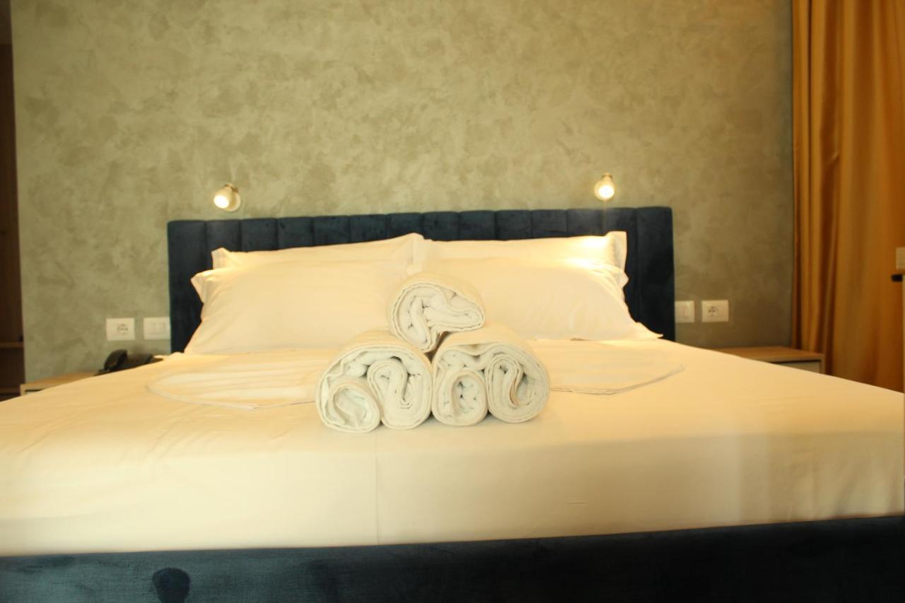 Hotel Triumf Shëngjin Extérieur photo